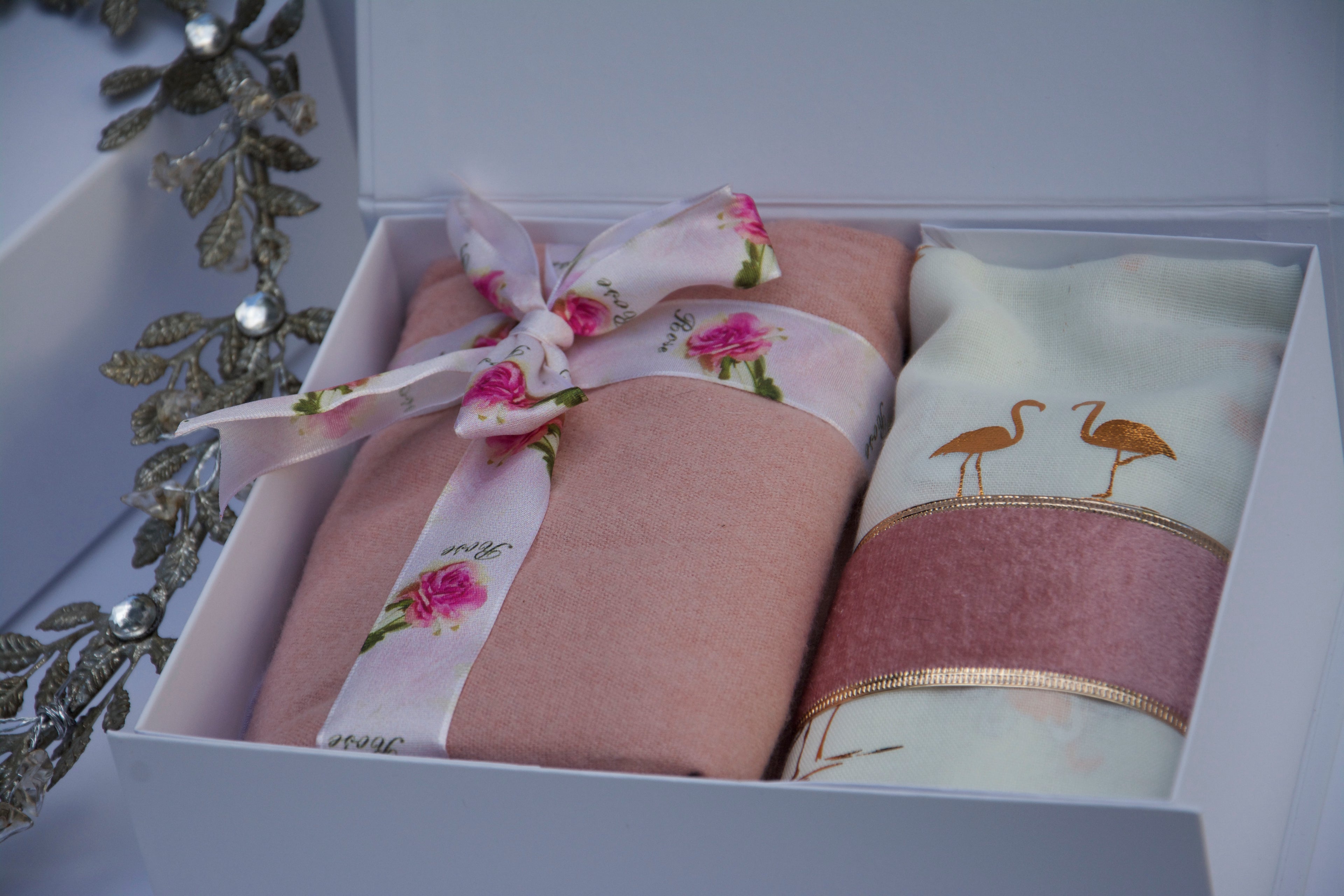 Christmas Twin Scarf Gift Set – Flamingo Print & Pink Wool Scarf