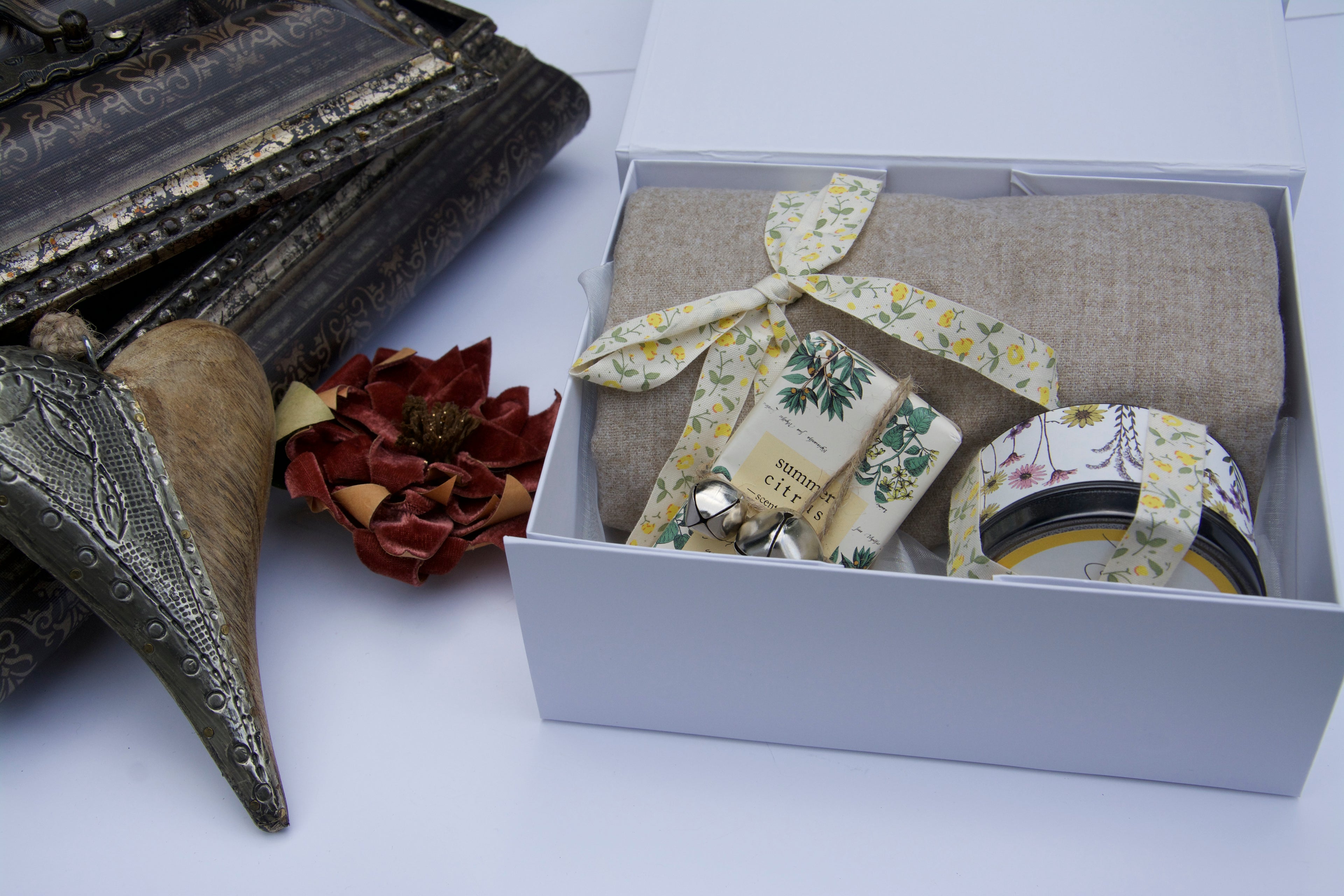 Cosy Christmas Biscuit Scarf Gift Set