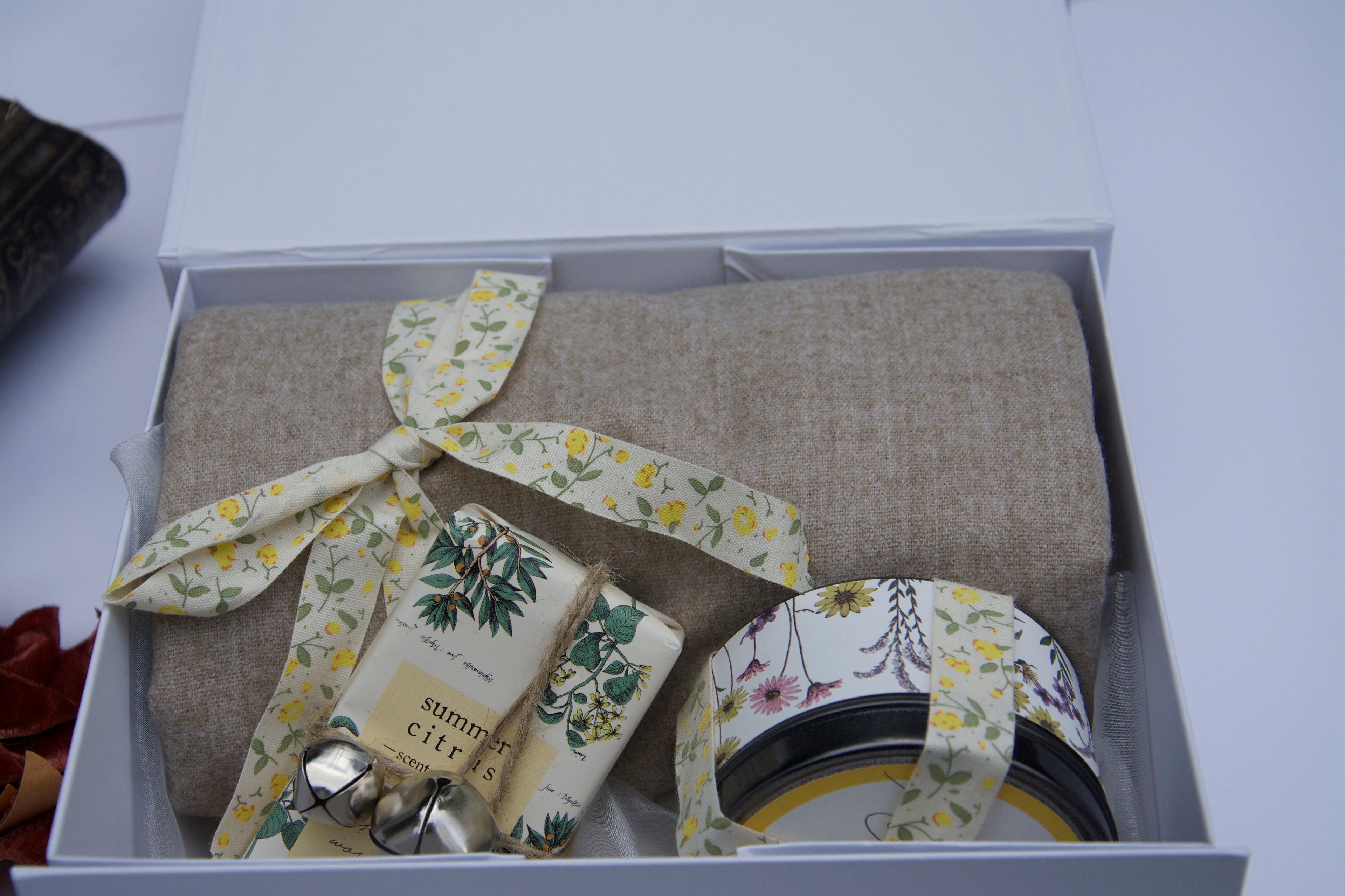 Cosy Christmas Biscuit Scarf Gift Set