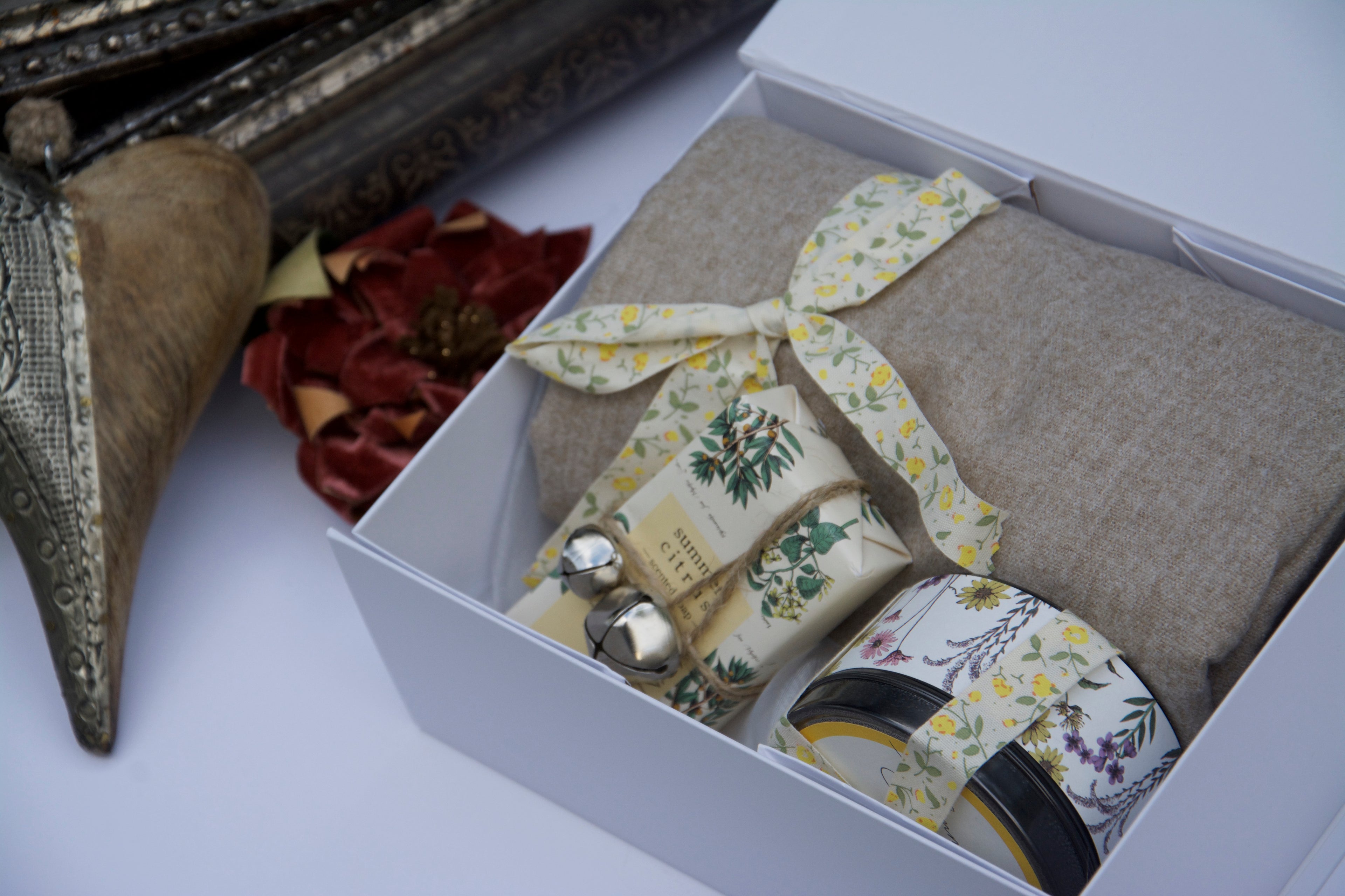 Cosy Christmas Biscuit Scarf Gift Set