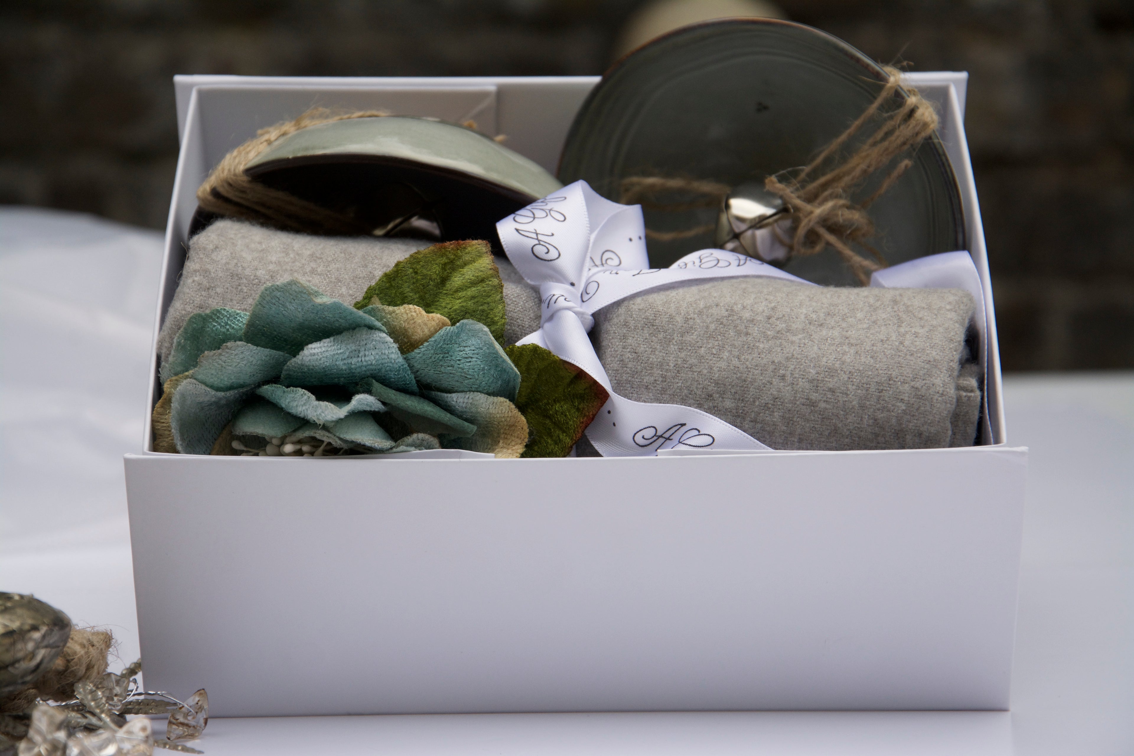 Christmas Elegance Gift Box: Pale Grey Scarf + Ceramic Pot